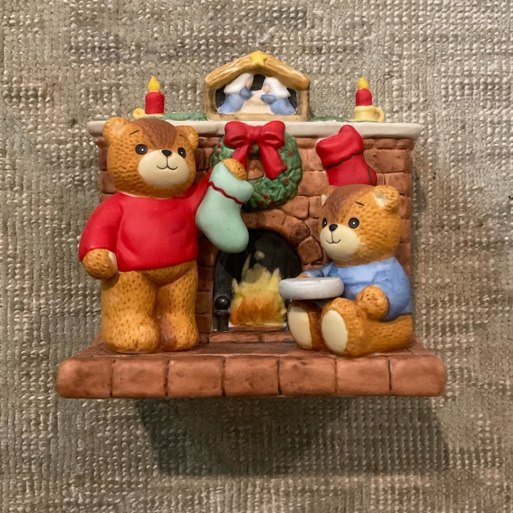 X-Mas-Lucy & Me “Teddy Bears By The Fireplace Porcelain Musical Tune” by Enesco